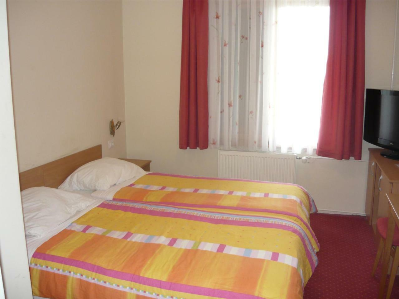 Polzevo Hotel Visnja Gora Bagian luar foto